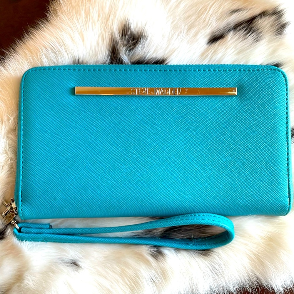 Steve Madden zip around wallet wristlet, teal green with gold hardware. CLEAN!!
